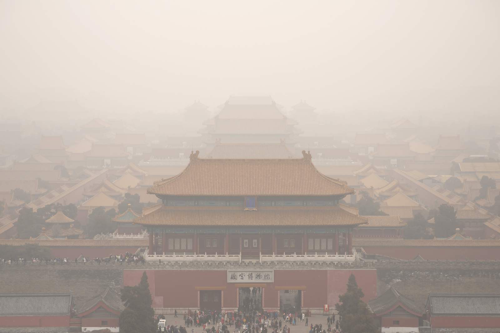 Suv On Grounds Of Beijing S Forbidden City Sparks Outrage