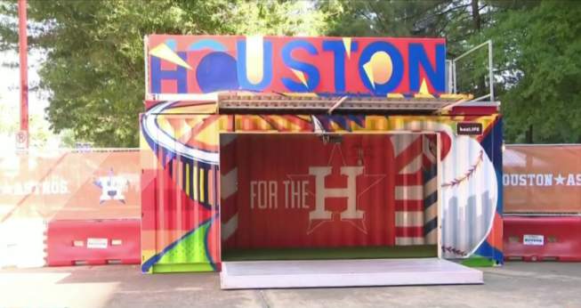 ‘For The H’: Houston street artist creates new Astros artwork for postseason