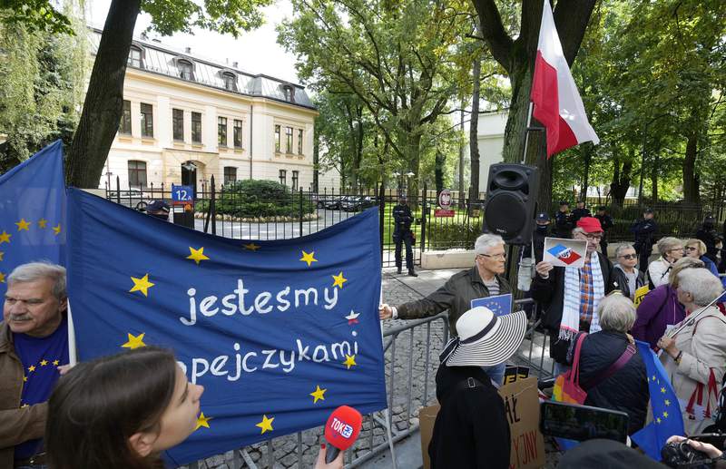 Polish court delays EU law case for motion to exclude judge