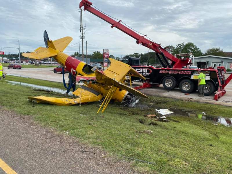 Small plane crashes on Chambers County highway; No injuries reported, sheriff says
