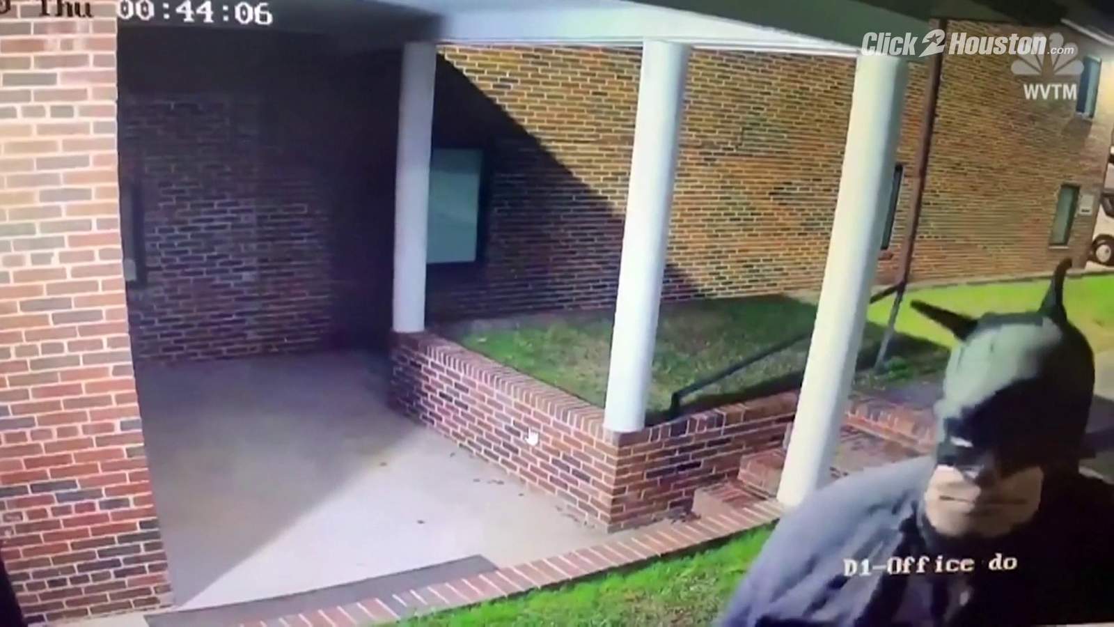 VIDEO: ‘Batman’ seen stealing from church in Alabama