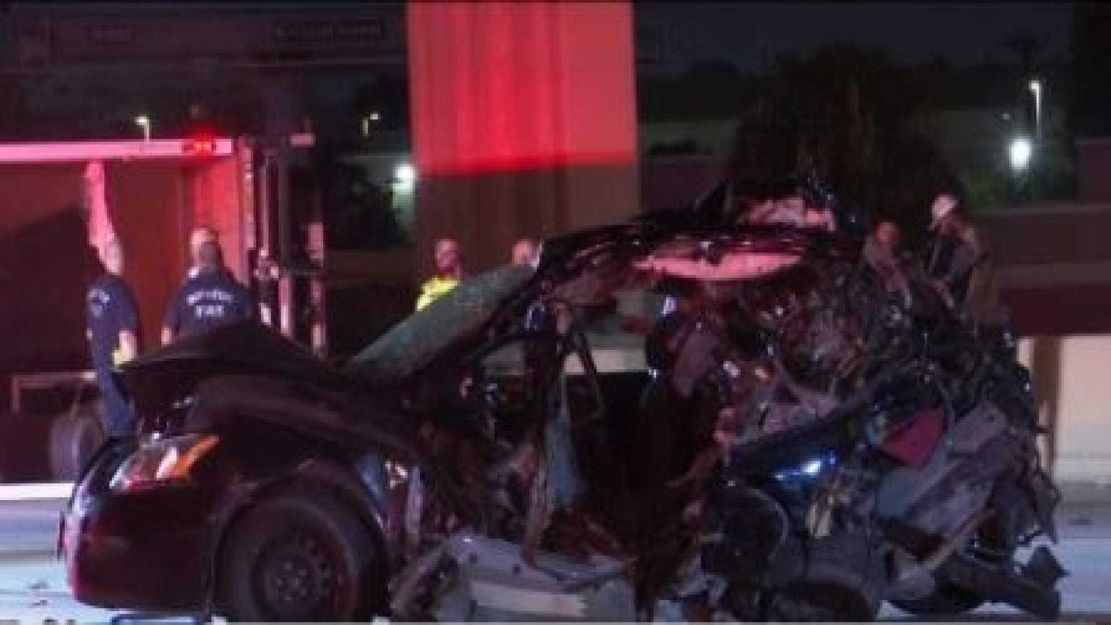 Good Samaritan attempts to help 2 women trapped in car after crash in NW Houston, police say
