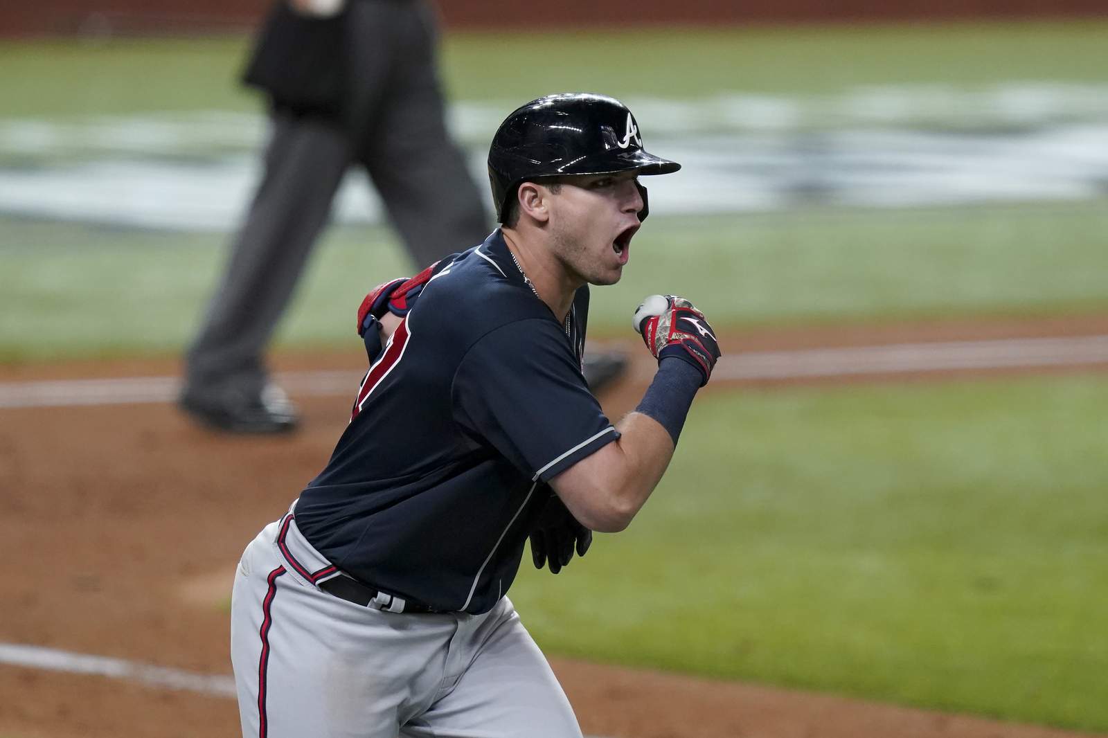 Riley HR ignites big Braves 9th in 5-1 NLCS win over Dodgers