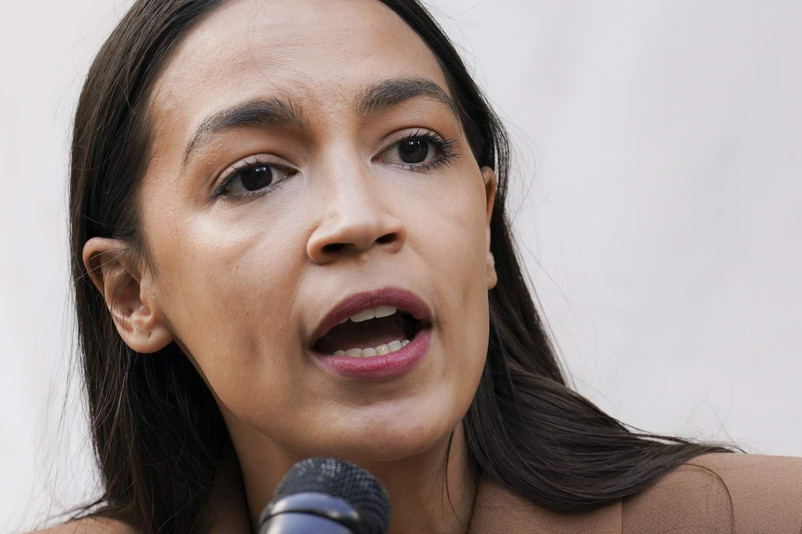 Texan charged in Capitol riot accused of threatening to ‘assassinate’ Rep. Ocasio-Cortez, FBI says
