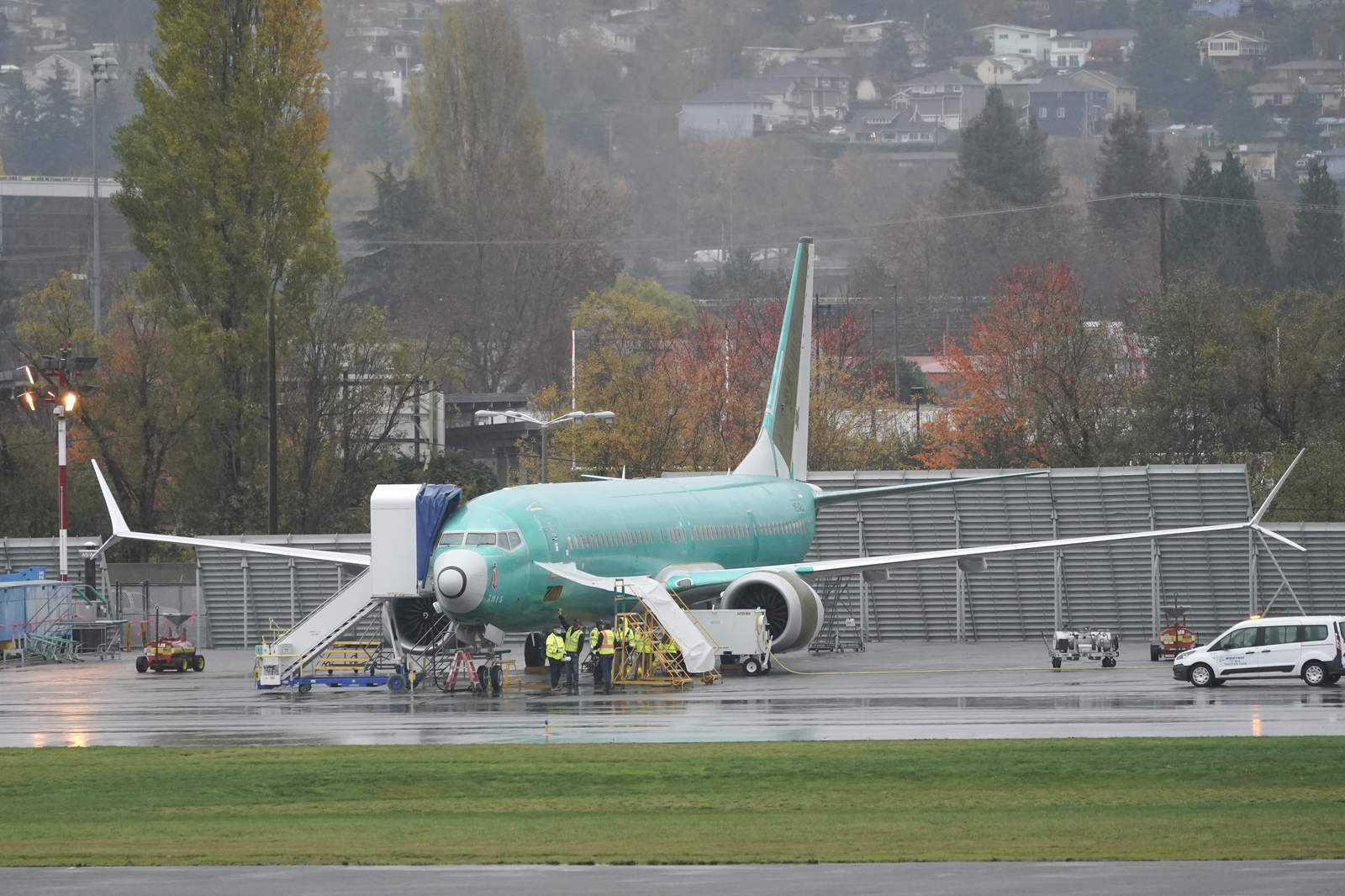 Boeing deliveries drop despite 737 Max's return to flight