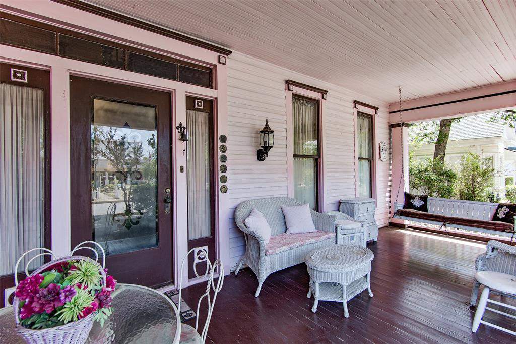 142 Year Old Texas Home On The Market Is A Pink Lover S Dream Digs