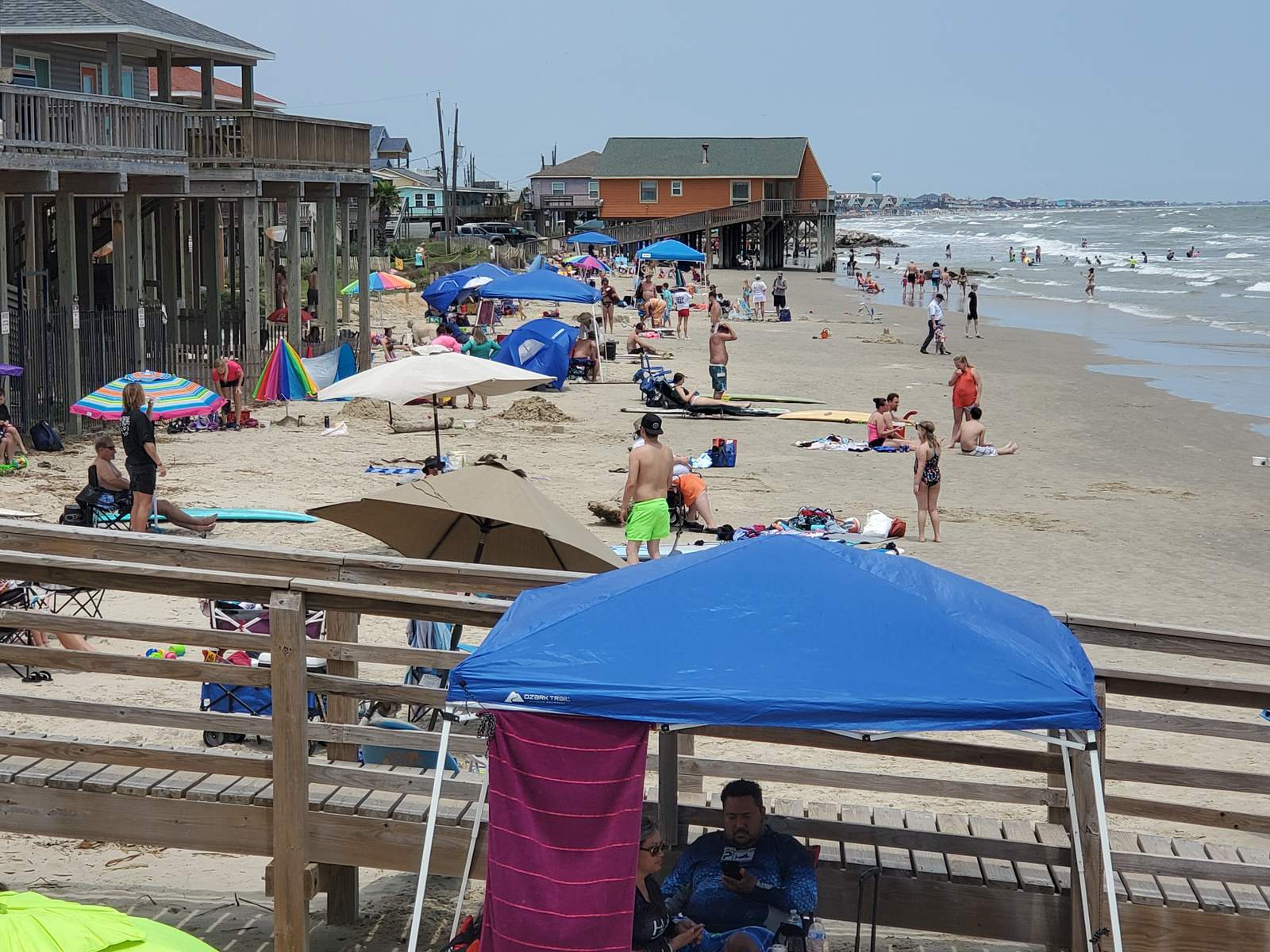 PHOTOS: Hundreds of people visit Surfside Beach, but many didn’t respect social distancing