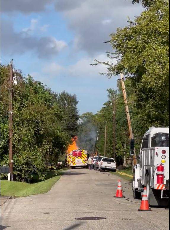Gas line fire extinguished in Friendswood, roadway remains closed