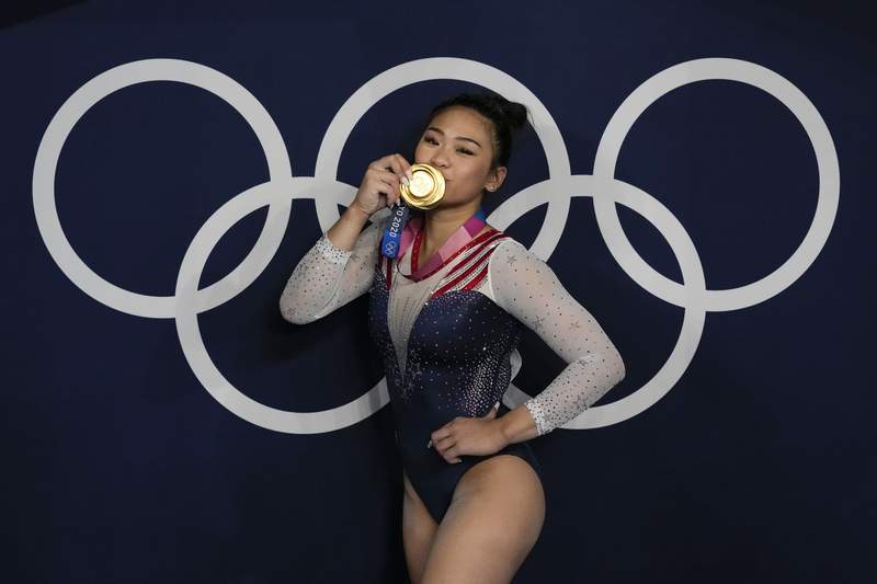 VIDEO: American gymnast Sunisa Lee takes Olympic gold