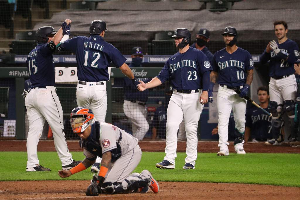 Gonzales shuts down Astros as Mariners roll to 6-1 victory