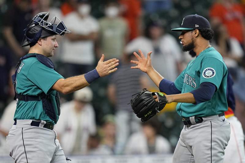 Mariners score 4 in 11th to earn 6-3 win over Astros