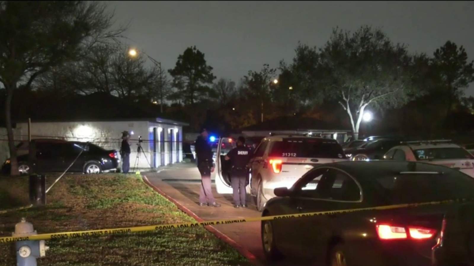 Man shot to death at NW Harris County apartment complex, deputies say