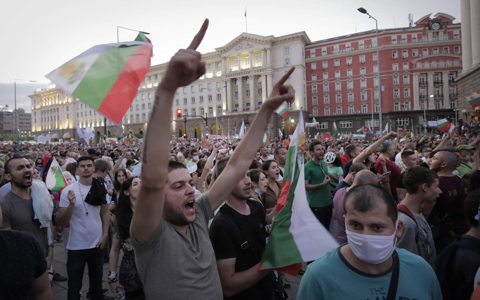 Thousands in Bulgaria's streets demanding government resign