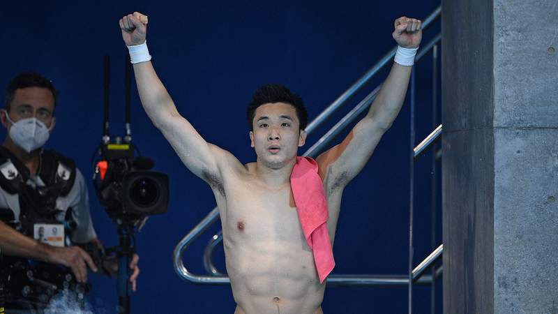 Cao Yuan, Rio springboard champion, joins exclusive diving club with Tokyo platform gold
