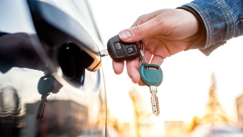 Here is how you can save hundreds of dollars on a rental car