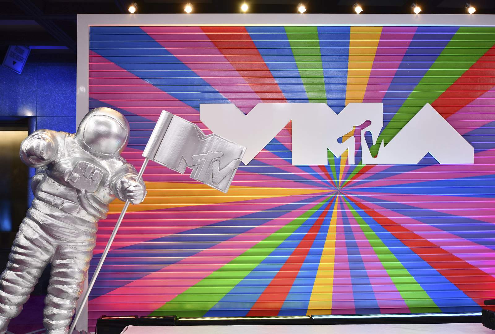 MTV VMAs honor Chadwick Boseman; The Weeknd, DaBaby perform