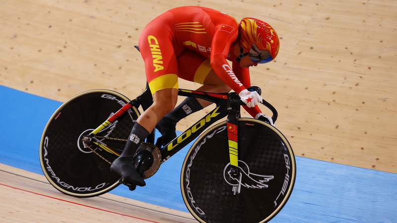 China sets world record en route to women's team sprint gold