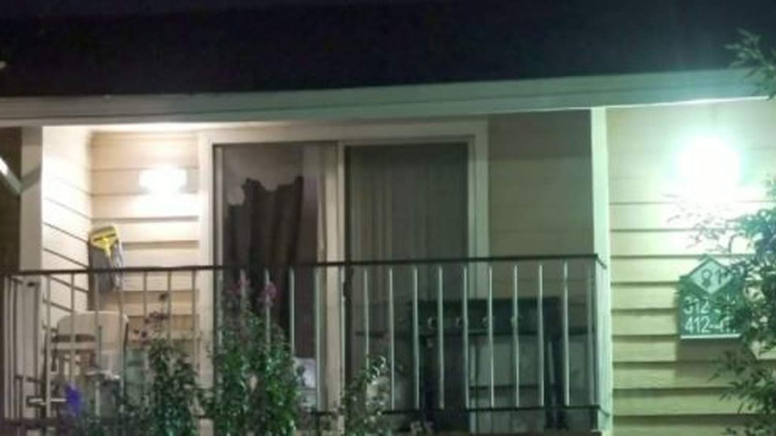 Father shot, killed at apartment complex in southwest Houston, police say